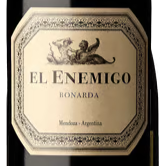 Vinho Tinto El Enemigo Bonarda. Esta exótica bebida argentina é ideal para elevar seus jantares, harmonizando perfeitamente com massas, carnes vermelhas e uma variedade de queijos. Apresentado em uma garrafa de 750ml. Vinho Premium Argentino.
