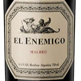 El Enemigo Malbec, um vinho tinto de alta qualidade vindo diretamente das vinhas argentinas. Com um sabor encorpado e notas distintas de frutas, este Malbec é a escolha perfeita para harmonizar com carnes suculentas e queijos variados. Disponível em garrafas de 750ml, cada gole promete uma experiência única e sofisticada.