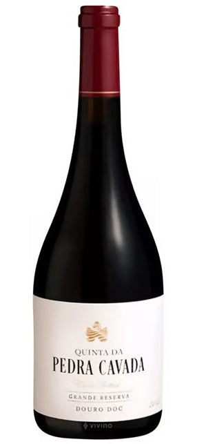 O Quinta da Pedra Cavada Reserva é um vinho tinto português premium da prestigiada região do Douro, ideal para harmonizar com carnes vermelhas suculentas e queijos refinados. Este vinho exala elegância e complexidade, proporcionando uma experiência sensorial única.
