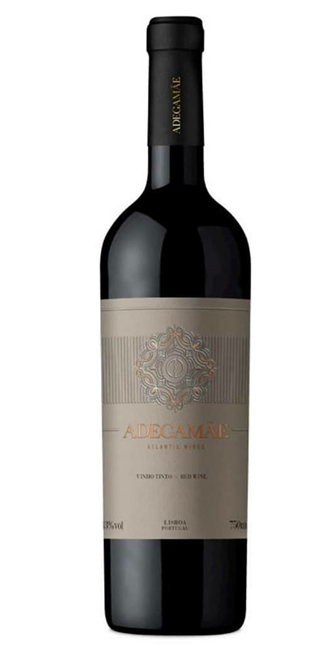 Vinho Adegamãe Atlantic Wines Reserva é uma seleção de alta qualidade da AdegaMãe, uma vinícola localizada em Lisboa. Rico de aromas bem identificados com as castas, toque vegetal, pimentão verde, contrastando com componentes de fruta madura como amoras e mirtilos.