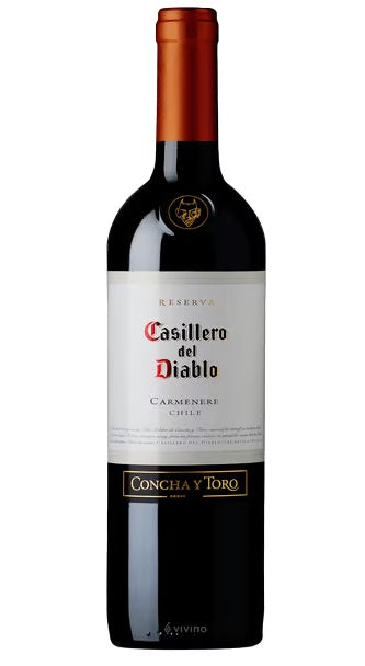 Vinho Casillero del Diablo Carménère Reserva, um vinho tinto chileno de renome, famoso por seu sabor encorpado e notas irresistíveis de frutas escuras. Este vinho é a escolha perfeita para harmonizar com carnes nobres e queijos selecionados.