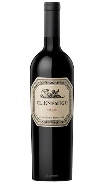 El Enemigo Malbec, um vinho tinto de alta qualidade vindo diretamente das vinhas argentinas. Com um sabor encorpado e notas distintas de frutas, este Malbec é a escolha perfeita para harmonizar com carnes suculentas e queijos variados. Disponível em garrafas de 750ml, cada gole promete uma experiência única e sofisticada.