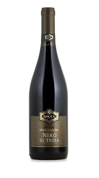 Rocca Nero di Troia é um vinho tinto italiano que se destaca pela sua origem na região da Puglia, especificamente na Denominação de Origem Controlada (DOC) "Gioia del Colle". Harmoniza com carnes e queijos.